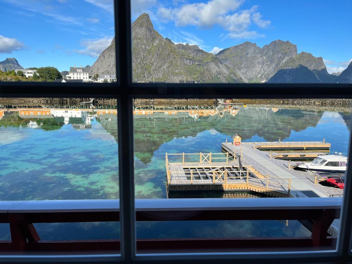Lofoten Suite Apartments - Rostad Retro Rorbuer Reine Exterior photo