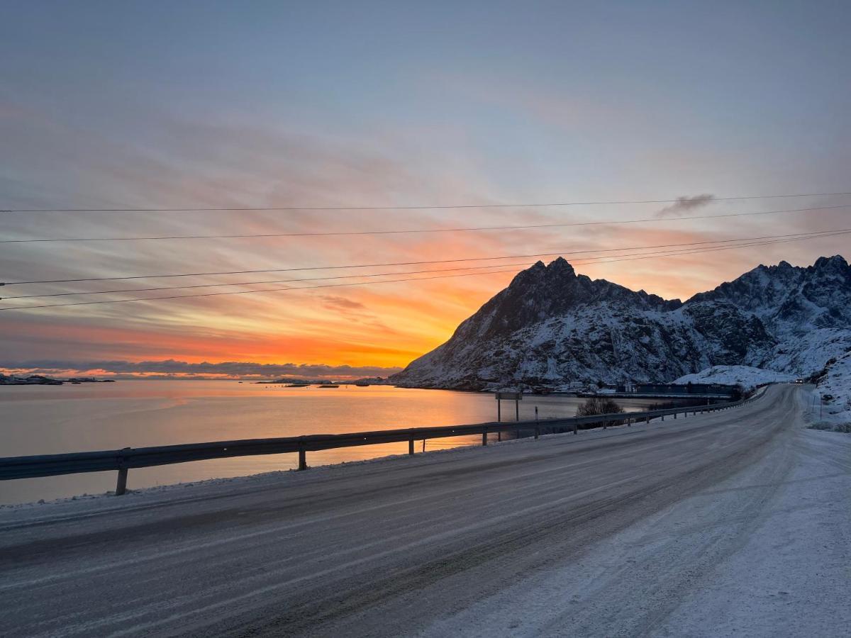 Lofoten Suite Apartments - Rostad Retro Rorbuer Reine Exterior photo