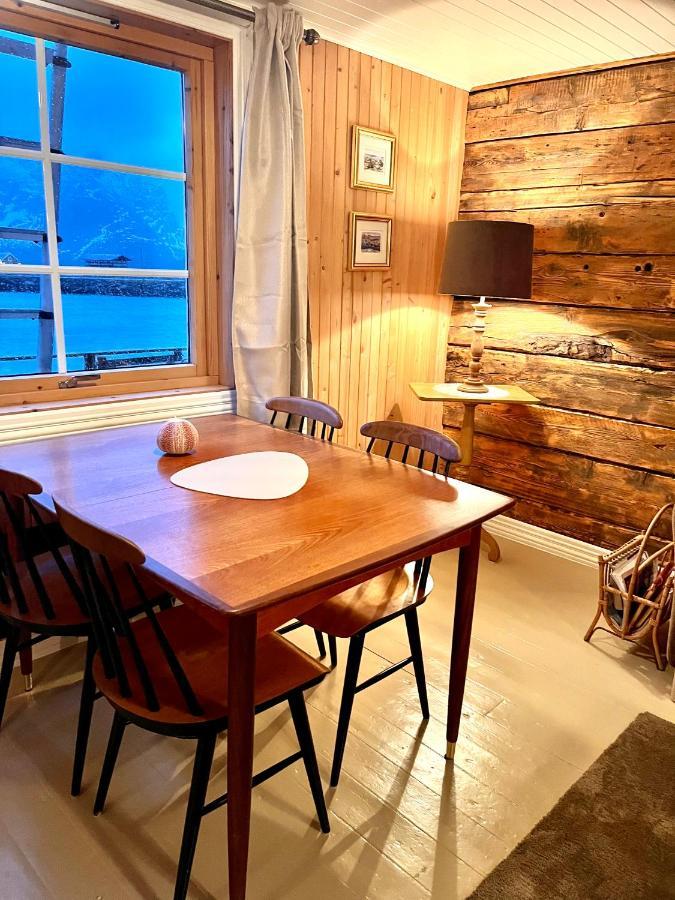 Lofoten Suite Apartments - Rostad Retro Rorbuer Reine Exterior photo
